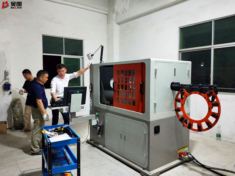 貝朗技術培訓客戶處員工調(diào)試