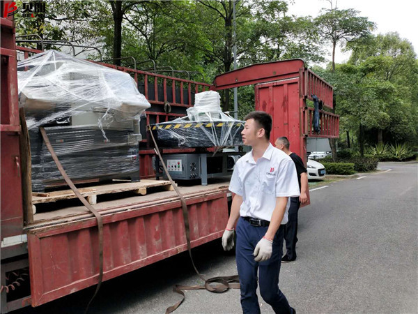 貝朗鐵絲自動折彎機發(fā)貨啦！