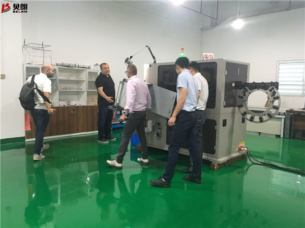 巴西客戶參觀貝朗自動(dòng)化設(shè)備現(xiàn)場(chǎng)