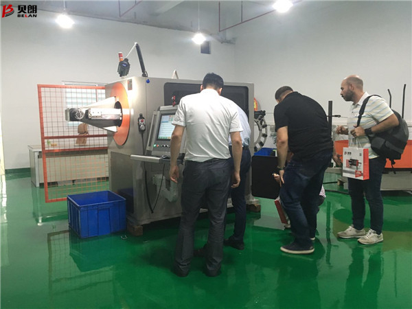 巴西客戶參觀貝朗自動(dòng)化設(shè)備現(xiàn)場(chǎng)